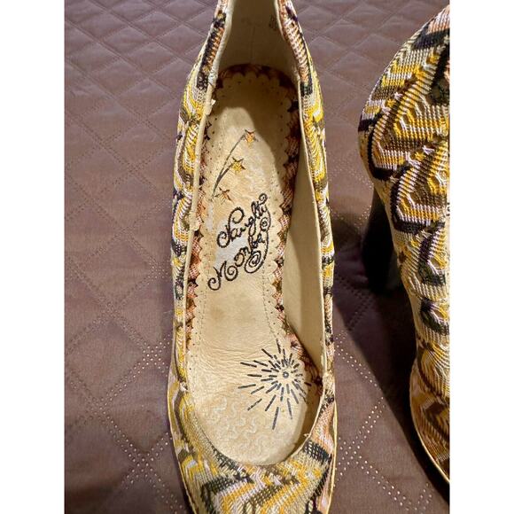 Naughty Monkey Women's Platform Heels w. Embroidered Exterior, Snakeskin - 6 - Picture 8 of 12